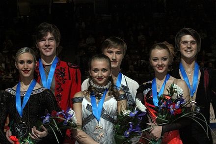 Medaliści w parach tanecznych juniorów, od lewej Janowska / Mozgow (RUS), Sinicyna / Żyganszyn (RUS), Stiepanowa / Bukin (RUS)