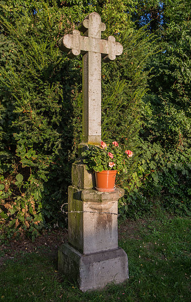 File:2013-09-29 Wegekreuz aus Trachyt (Ende 18. Jh.), Bahnhofsallee-Kurfürstenstraße, Königswinter IMG 1154.jpg