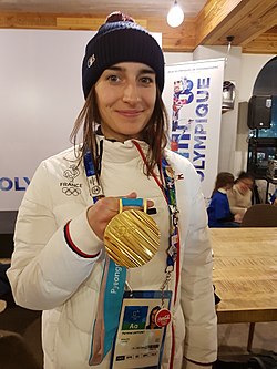 Perrine Laffont olympiakultamitalistina vuonna 2018.