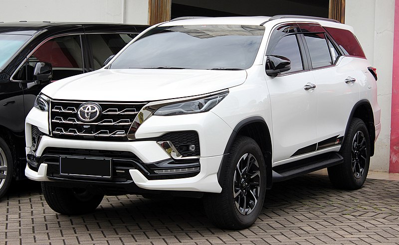 File:2022 Toyota Fortuner 2.8 VRZ GR Sport 4x2 GUN166R (20220428).jpg