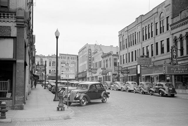 Pearl Street in Downtown La Crosse in the summer of 1939.