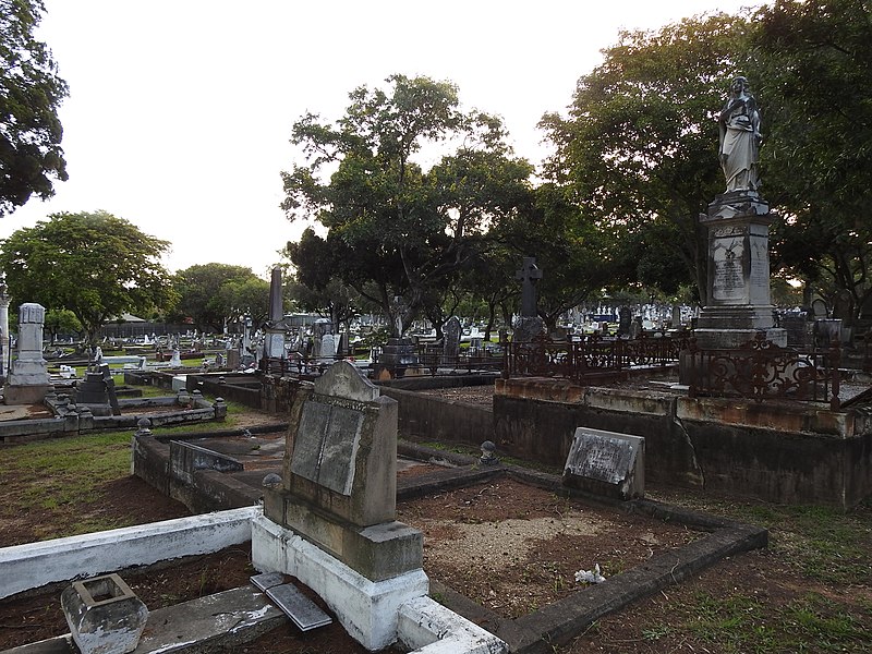 File:AU-Qld-Kedron-Lutwyche-Cemetery-graves-2021.jpg