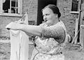 Bruk av klesklyper i London på 1940-talet.