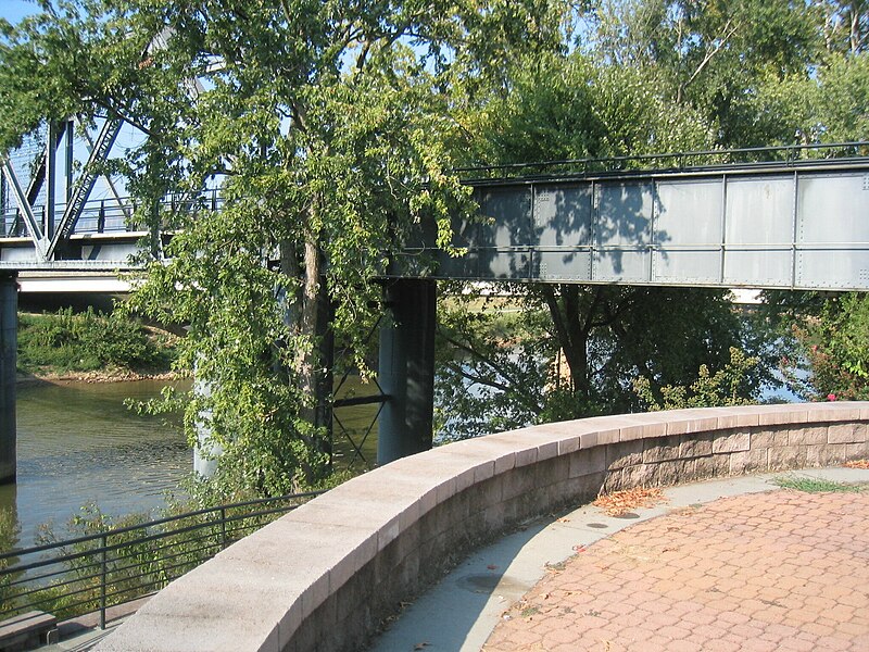 File:A bridge crosses the Coosa River in Rome, Georgia (351f14fd-6e7e-4fbc-8983-973120039c32).JPG