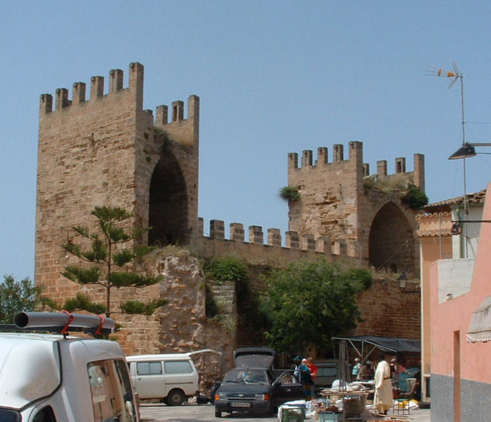 File:Alcudia byporten(Jarvin).jpg