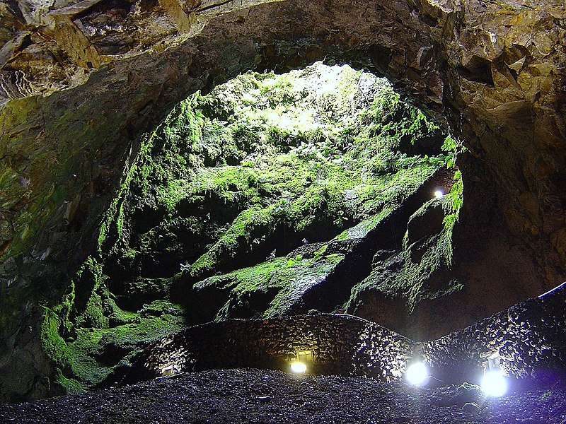 File:Algar do Carvão - Portugal (236262316).jpg