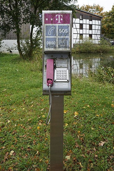 File:Alte Telefonstelle in Mödlareuth 20191003.jpg