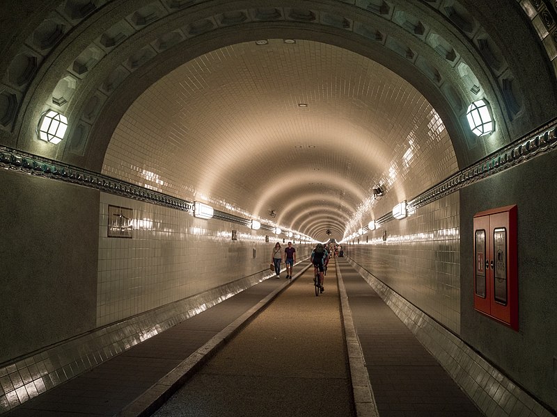 File:Alter Elbtunnel (St. Pauli).jpg