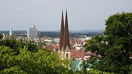Uitzicht op Bielefeld met de torens van de Neustädter Marienkirche