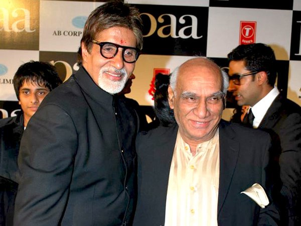 Chopra with actor Amitabh Bachchan at the premiere of Paa in 2009