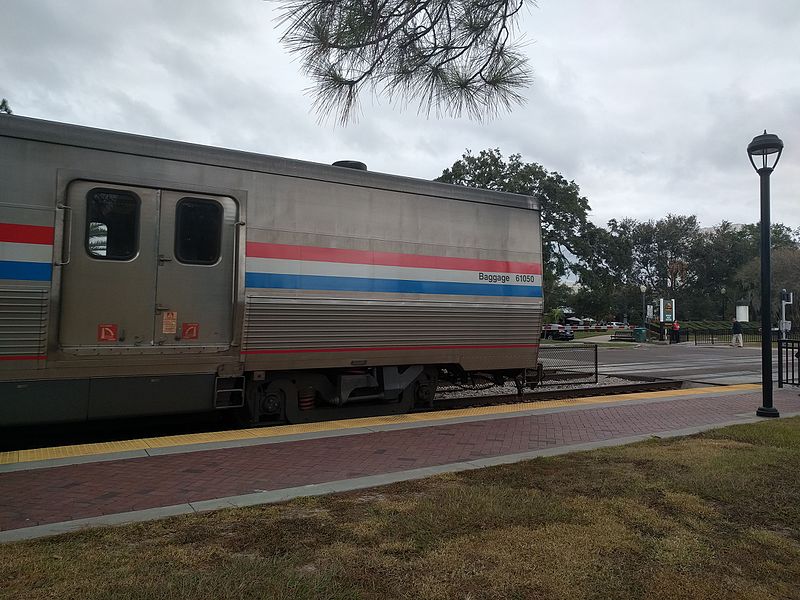 File:Amtrak Silver Meteor 98 at Winter Park Station (30738570524).jpg