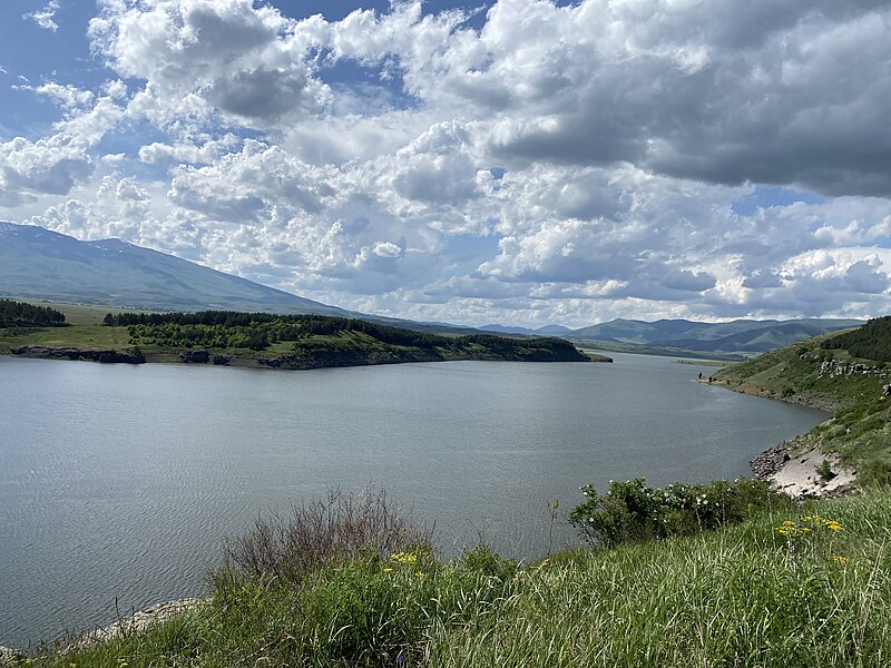 File:Aparan Reservoir.jpg