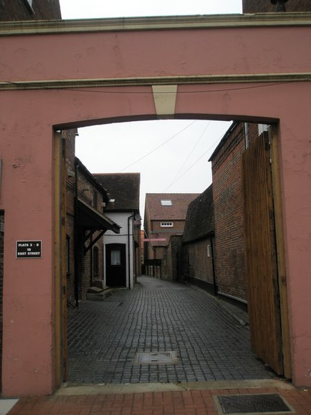 File:Archway through to courtyard of 19 East Street - geograph.org.uk - 790803.jpg