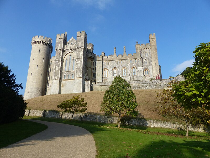 File:Arundel Castle - geograph.org.uk - 5375568.jpg