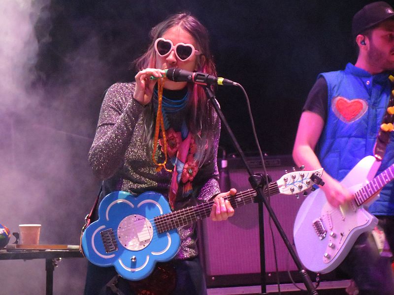 File:Aterciopelados en la FNSM 2017, Foro del Lago, Aguascalientes 15.jpg