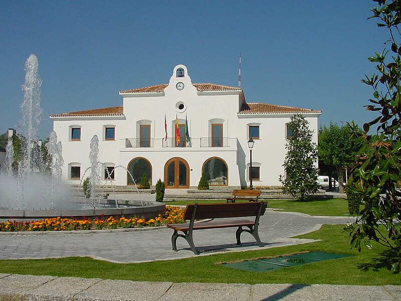 File:Ayuntamiento de Villanueva de la Cañada.jpg