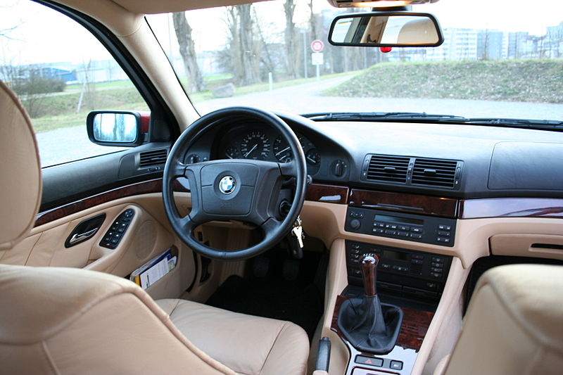 Fájl:BMW E39 Touring (Montana beige Edelholz 1).JPG