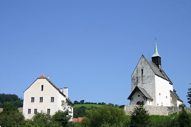 File:Bad Schönau Pfarrkirche und Pfarrheim.jpg