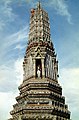 Bangkok-Wat Arun 1976-28-Moench auf Prang-gje.jpg