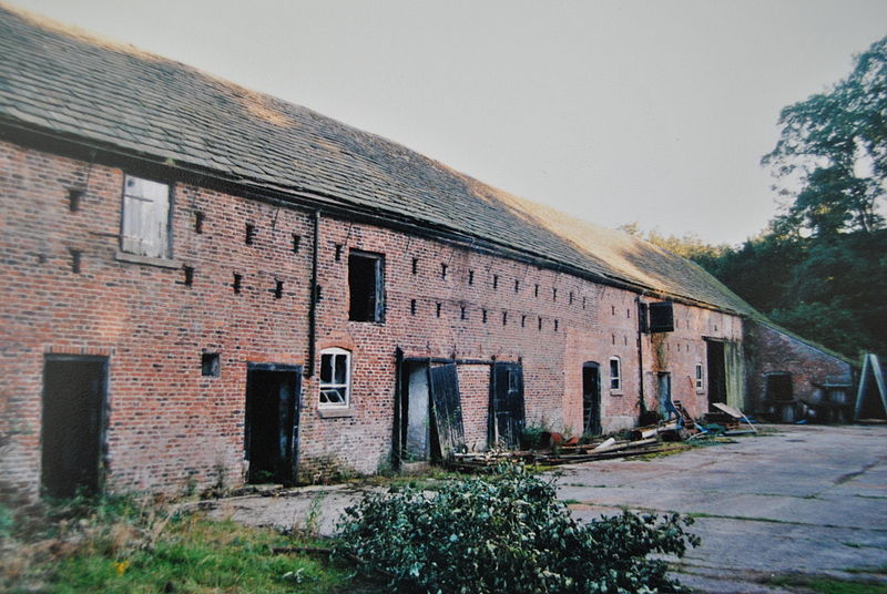 File:Bank Hall Barns 2003.JPG