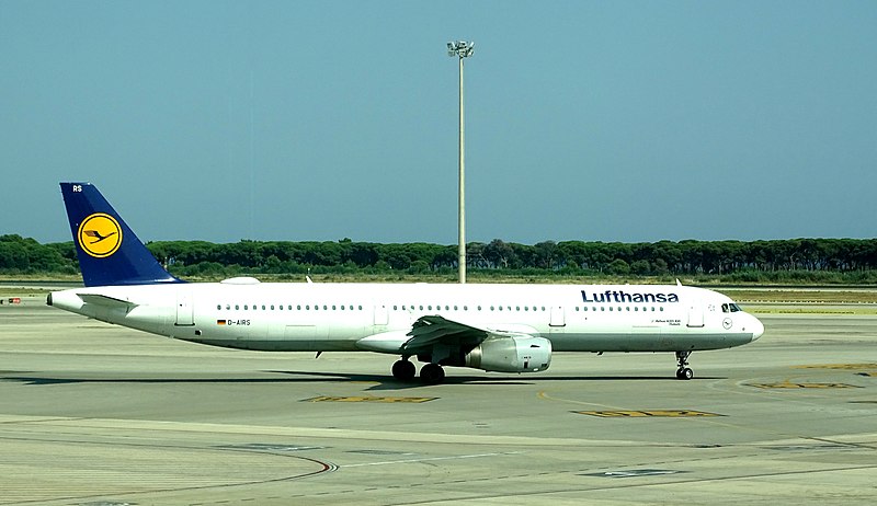 File:Barcelona Lufthansa Airbus A321 D-AIRS 03.jpg