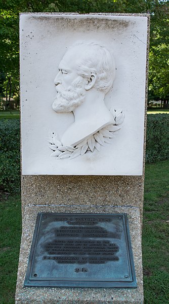 File:Bas-relief and plaque - Garfield House Historic Site (30144309684).jpg