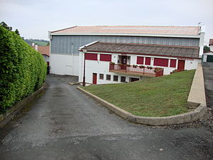 La mairie (au lieu-dit Plaza).