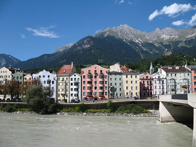 File:Blick auf Innsbruck-Mariahilf und Innbruecke.jpg