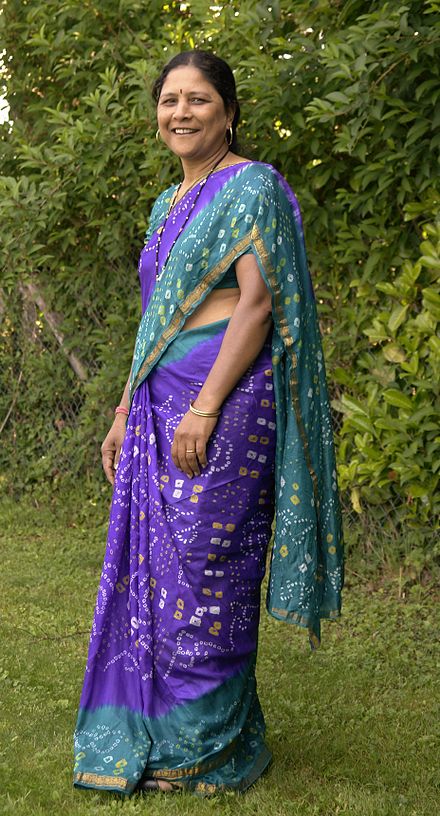 Сари перевод. Сари. Индийские женщины 45 50. Saris фото. Lndah Sari.