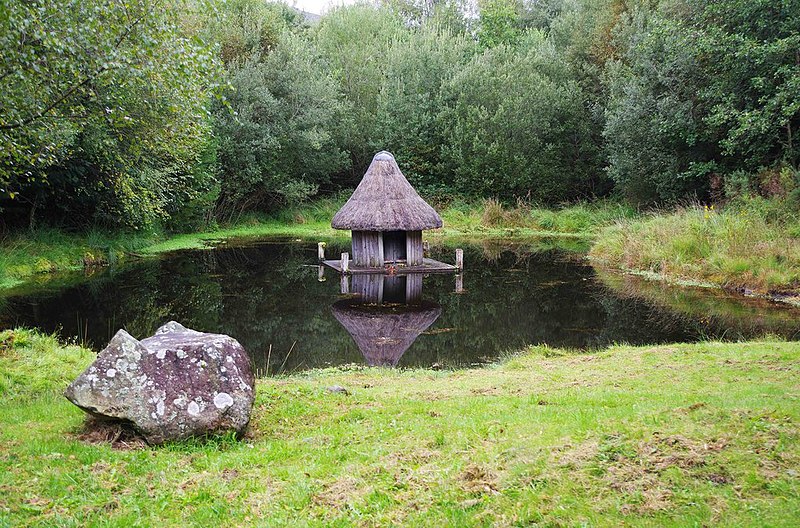 File:Bonane Heritage Park - reconstructed crannog (2), near Kenmare, Co. Kerry (geograph 5908221).jpg