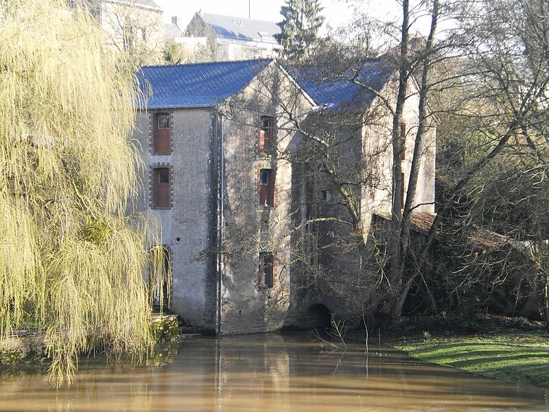 File:Bonnoeuvre - moulin à eau.JPG