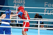 Deutsch: Boxen bei den Olympischen Jugendspielen 2018 Tag 12, 18. Oktober 2018 - Finale Leichtgewicht Mädchen – Oriana Saputo (Argentinien, blau) schlägt Emma Lawson (Australien, rot) 5-0; Ringrichter ist José Romero (Spanien). English: Boxing at the 2018 Summer Youth Olympics on 18 October 2018 – Girls' lightweight Bronze Medal Bout – Oriana Saputo (Argentina, blue) wins over Emma Lawson (Australie, red) 5-0; Referee is José Romero (Spain). Español: Boxeo en los Juegos Olímpicos Juveniles de Verano de 2018 en 18 de octubre de 2018 - Combate de medalla de bronce de las niñas: Oriana Saputo (Argentina, azul) gana a Emma Lawson (Australie, roja) 5-0; Árbitro es José Romero (España).