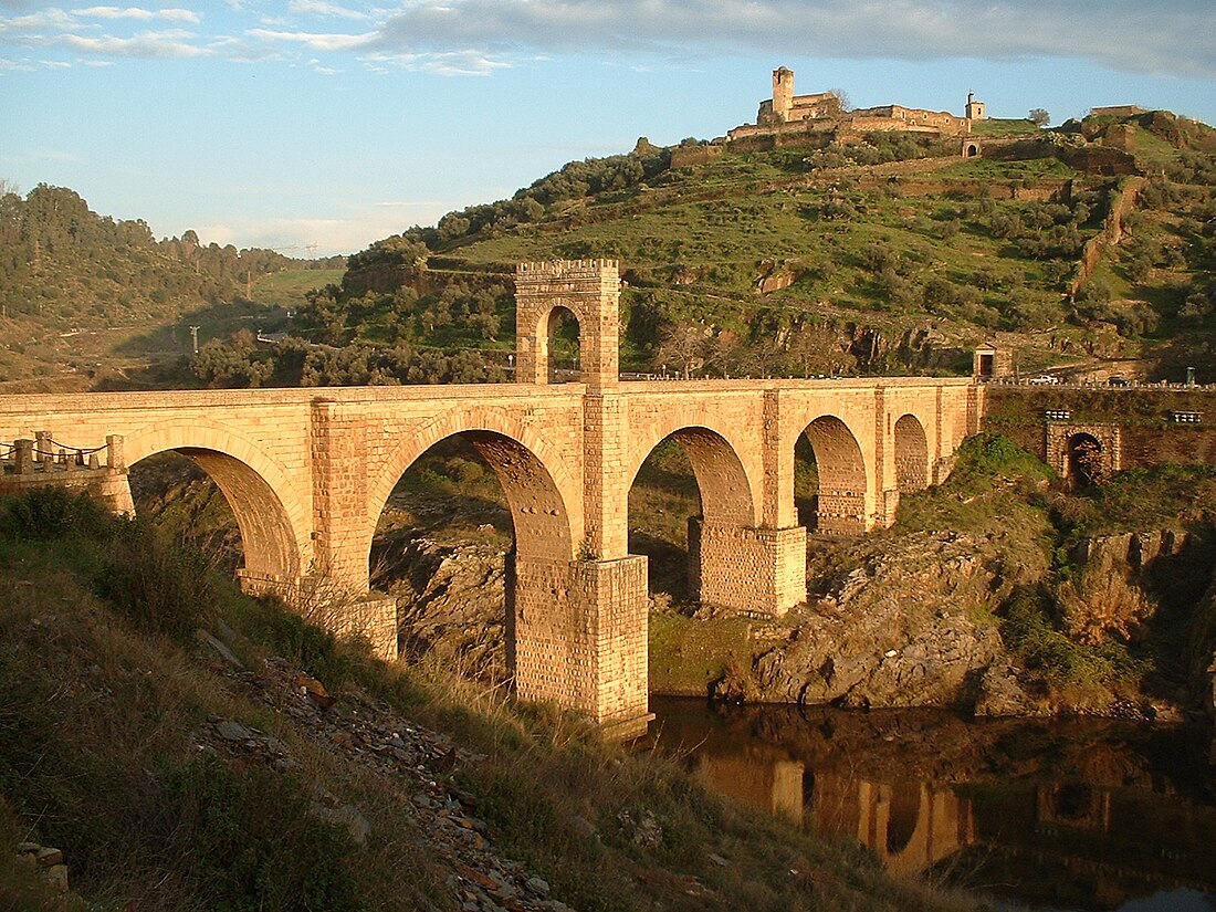 File:Bridge Alcantara.JPG