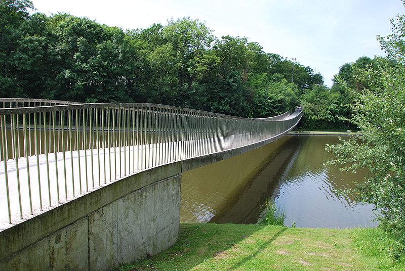 File:Bridge in Maria Hendrika Park, Ostend.JPG