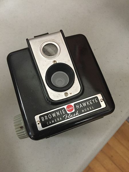 File:Brownie Hawkeye camera.jpg