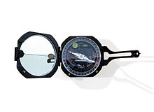 Classic geological compass (Brunton), topview Brujula Brunton 02.jpg