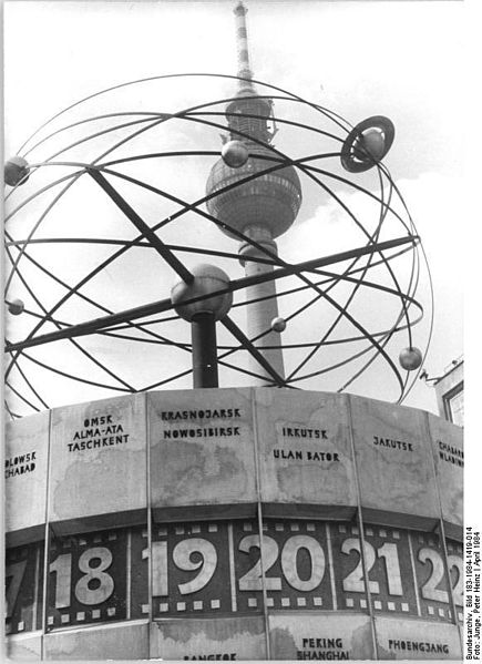 File:Bundesarchiv Bild 183-1984-1419-014, Berlin, Weltzeituhr am Alexanderplatz.jpg