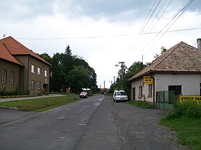 Buzitka - ulica obce (1).jpg