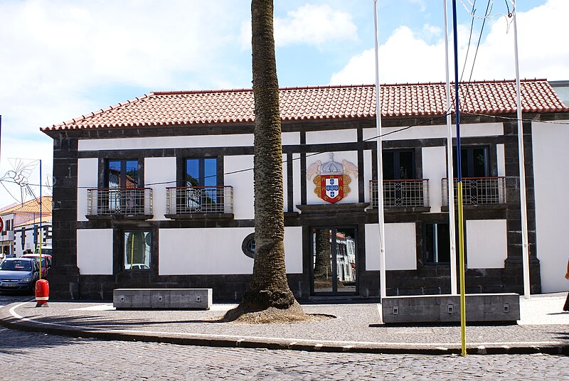 File:Câmara Municipal da Madalena, concelho da Madalena do Pico, ilha do Pico, Açores, Portugal.JPG