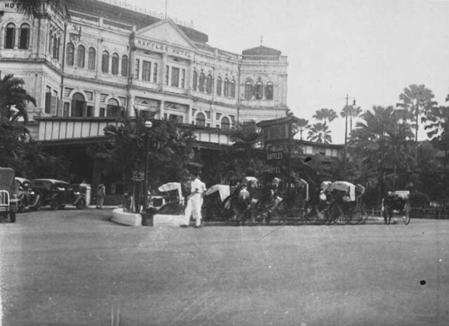 Raffles Hotel in 1932, showing the extended veranda