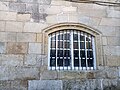 Ventana con su decoración de florones