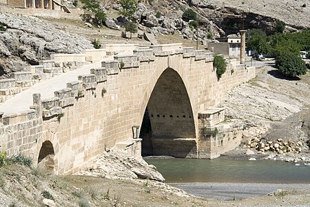 Severan Bridge/Chabinas Bridge, southeastern Turkey (34,2 m) (Septimius Severus 193 – 211)