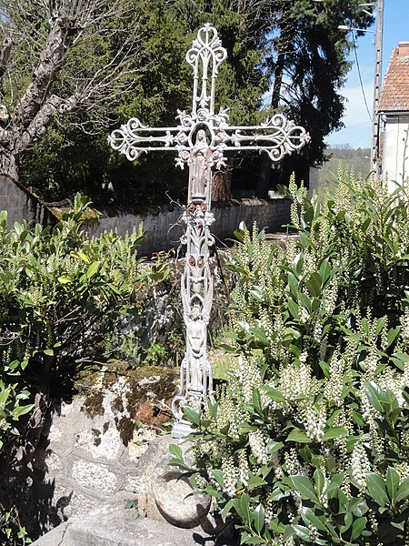 File:Charensat (Puy-de-Dôme) croix de chemin, D13.JPG