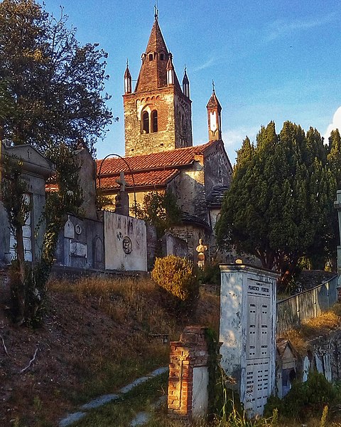 File:Chiesa di San Pietro e il vecchio cimitero.jpg