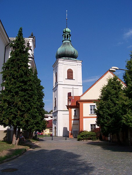 File:Choceň, Mistra Choceňského, zvonice.jpg
