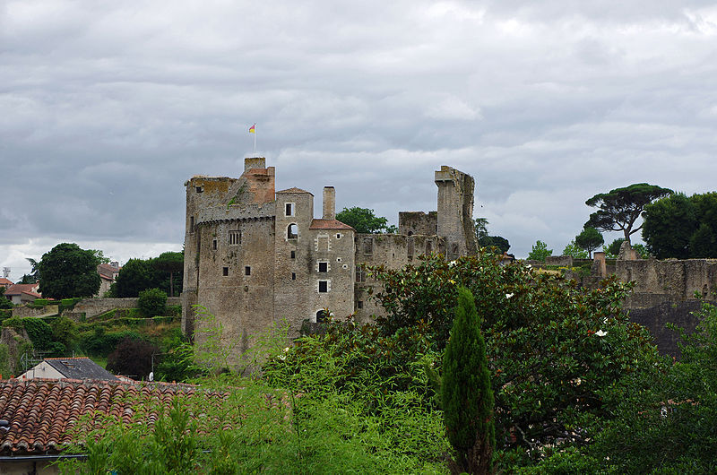 File:Clisson (Loire-Atlantique) (23761036789).jpg