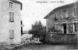 Clonas sur Varèze, intérieur du village en 1907, p 60 de L'Isère les 533 communes - D.C.tif