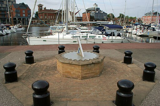Cmglee Ipswich Haven Marina sundial