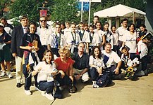 María con las Niñas de Oro y el resto de la delegación después de lograr el oro en Atlanta.