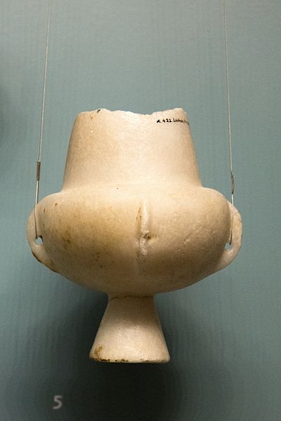 File:Cycladic Kandila, marble, Parxos, 3200–2800 BC, AshmoleanM, AE 422, 142308.jpg